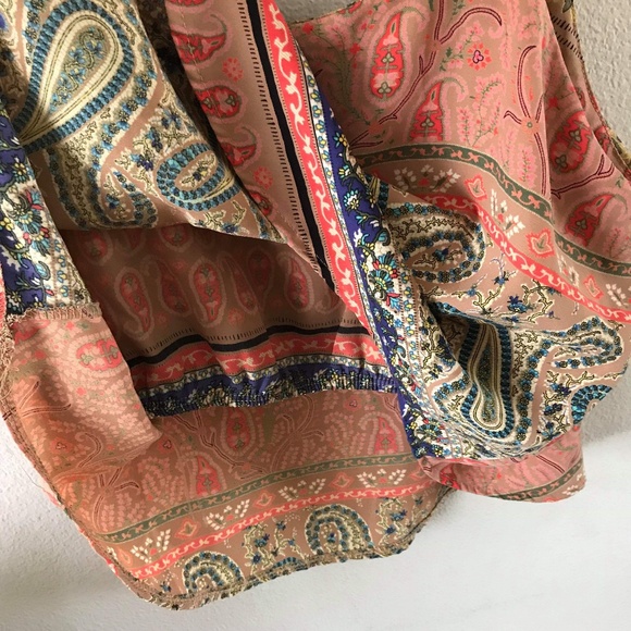 Cropped Patterned Top - Picture 3 of 5